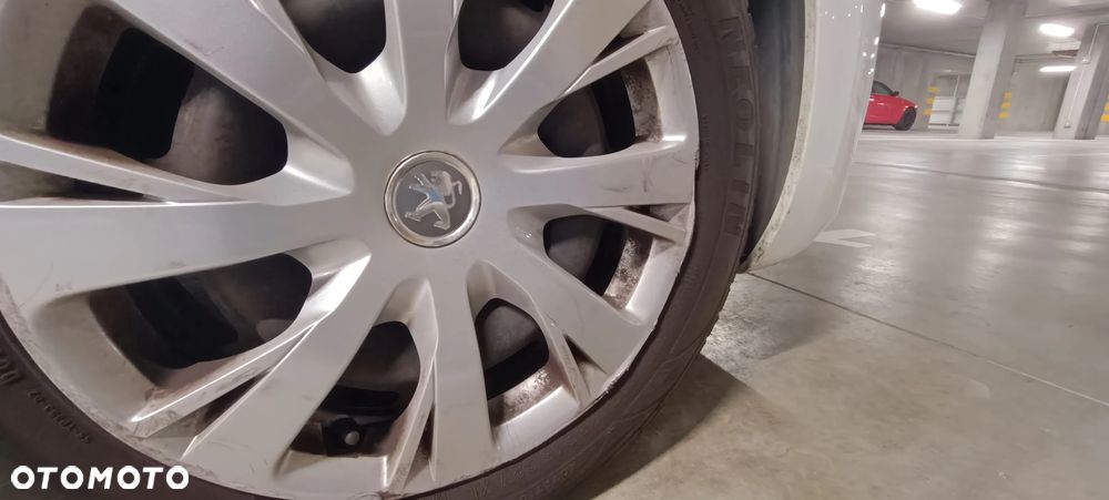 Peugeot 208 - 10