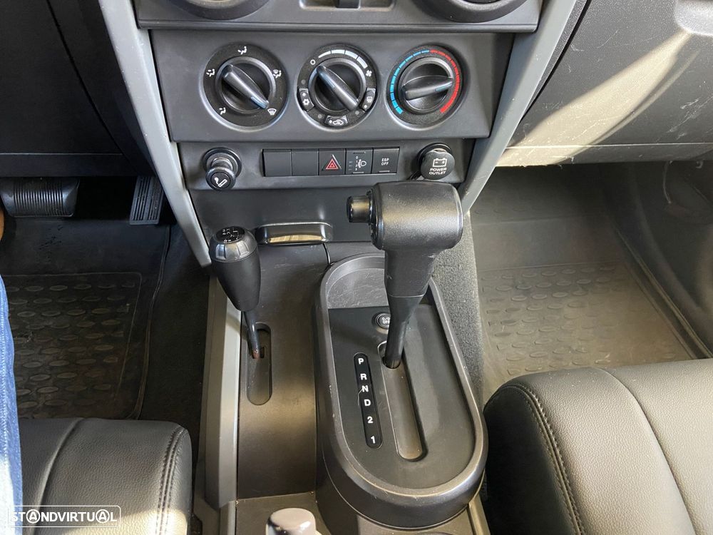 Jeep Wrangler Unlimited 2.8 CRD DPF Auto Sahara - 23