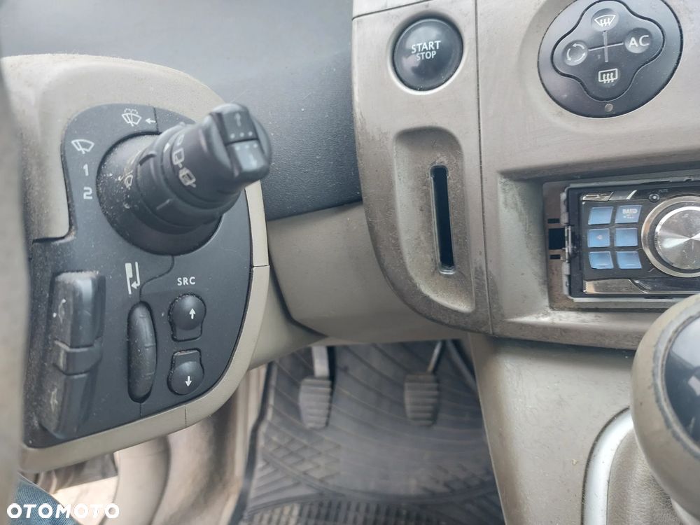 Renault Grand Scenic - 21