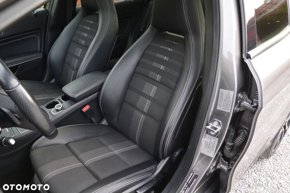 Mercedes-Benz GLA 200 7G-DCT AMG Line - 28