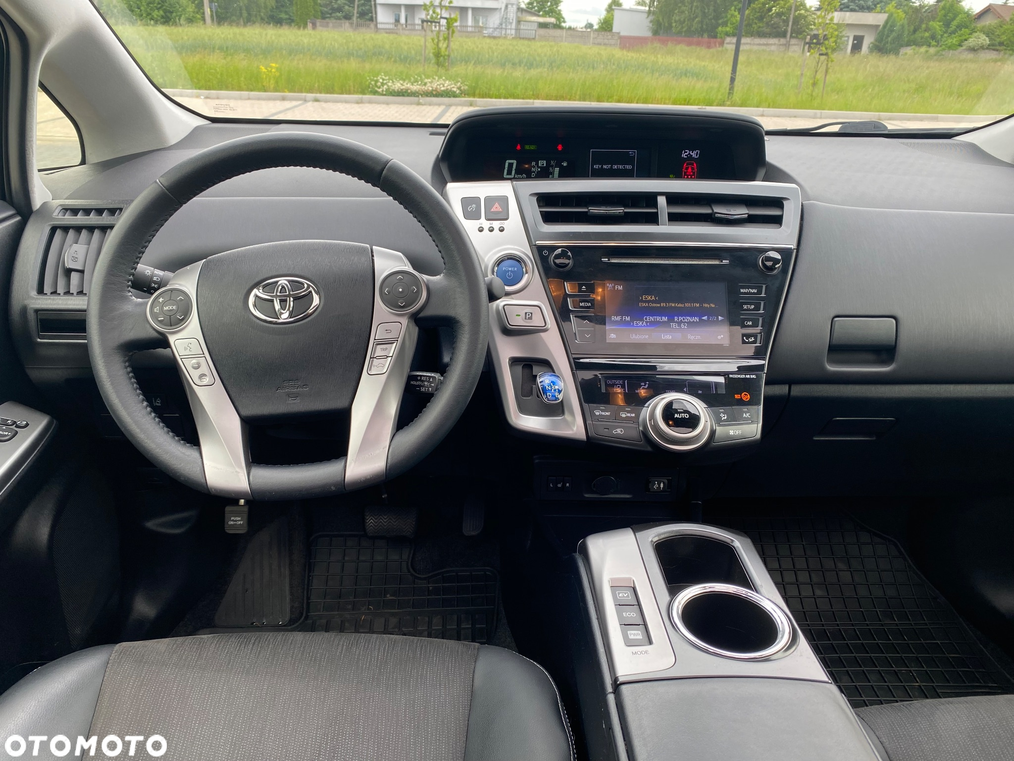 Toyota Prius+ (Hybrid) - 18