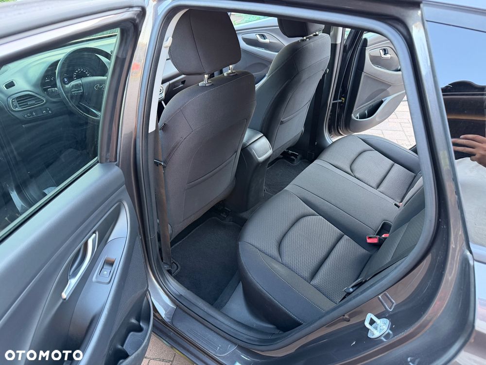 Hyundai i30 1.6 D Comfort - 26