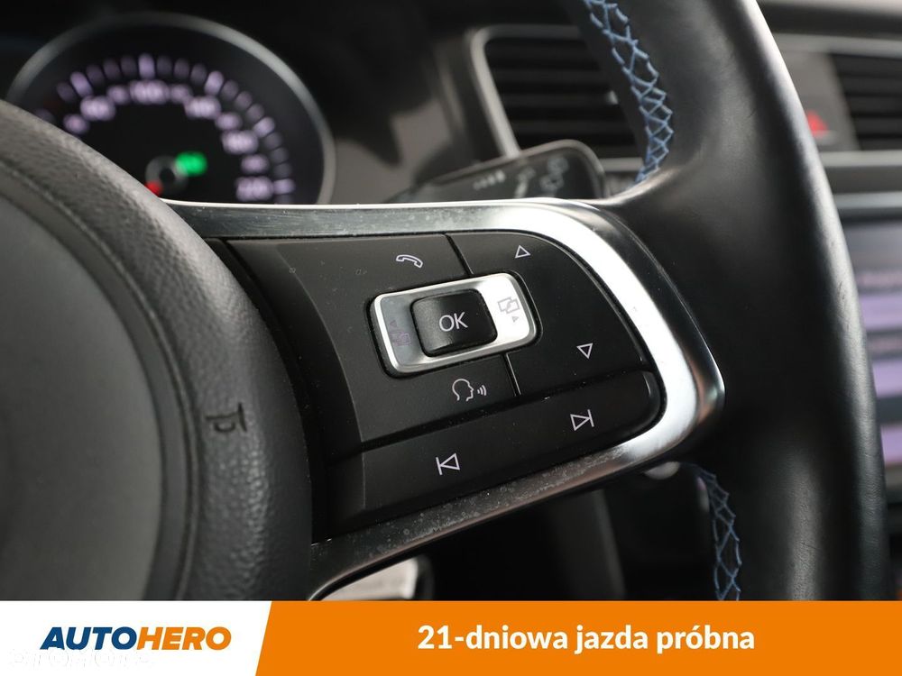 Volkswagen Golf - 31
