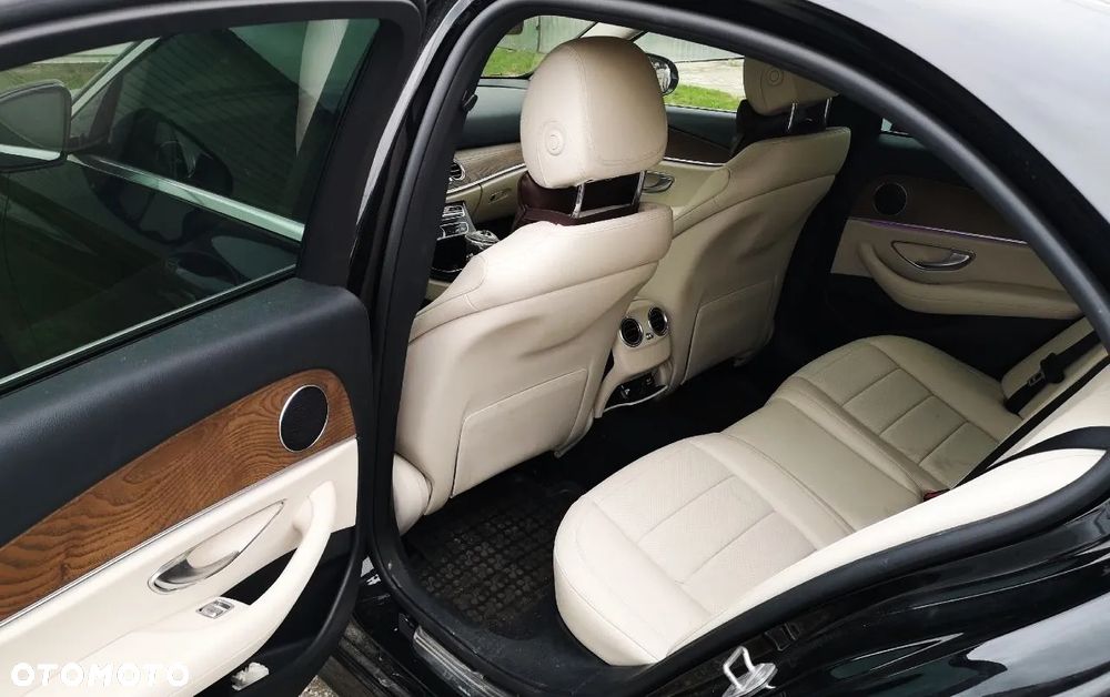 Mercedes-Benz Klasa E 300 9G-TRONIC - 8