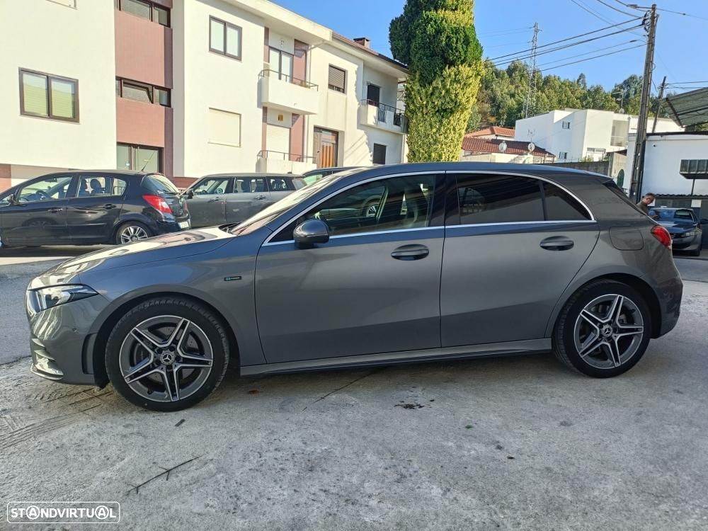Mercedes-Benz A 250 e AMG Line - 4