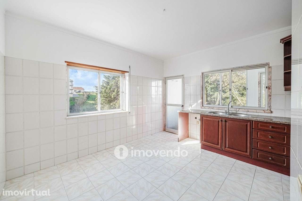 Apartamento T3 pronto a habitar, com áreas amplas, no centro de Mafra - Grande imagem: 2/52