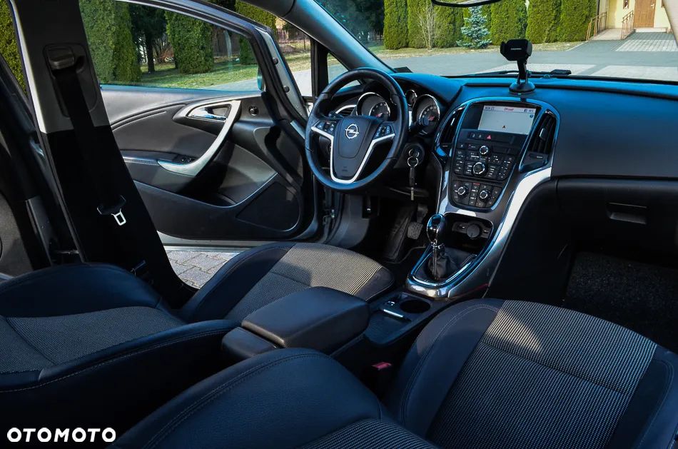 Opel Astra 1.4 Turbo Cosmo - 25