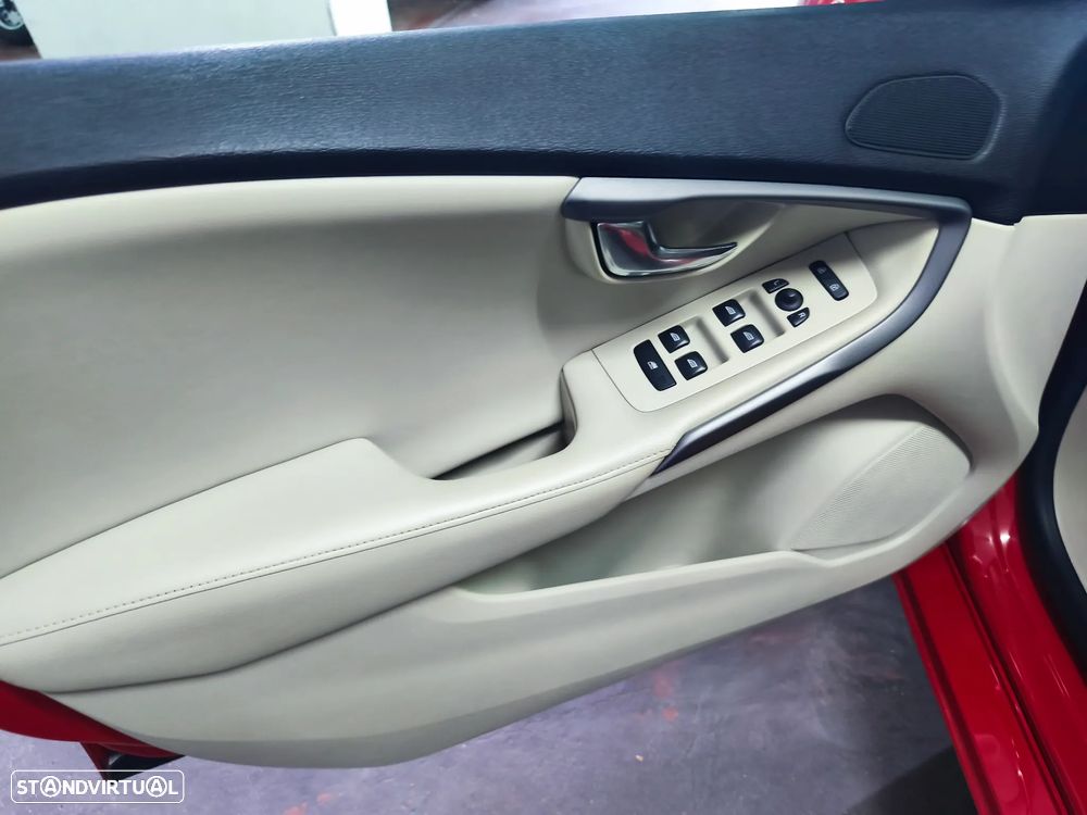 Volvo V40 T3 Geartronic Momentum - 9