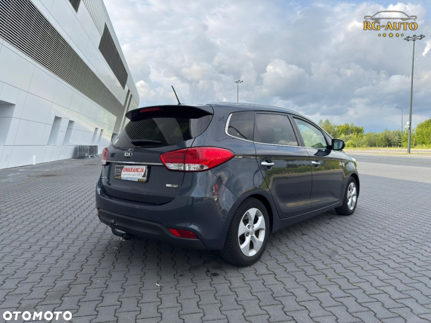Kia Carens - 8