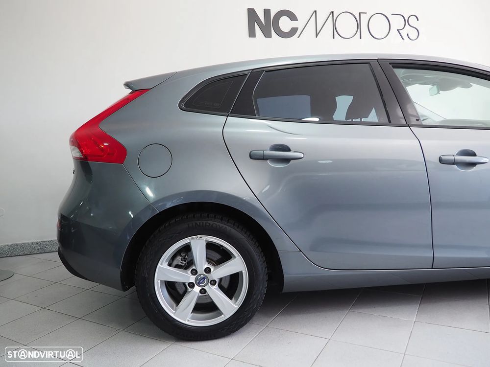 Volvo V40 1.6 D2 Momentum Eco - 8