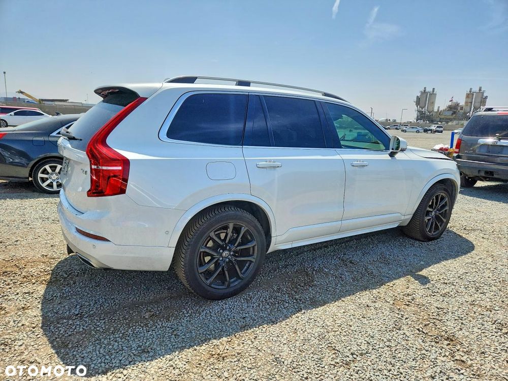 Volvo XC 90 - 3