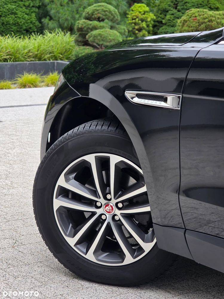 Jaguar F-Pace P250 AWD R-Dynamic Black - 34