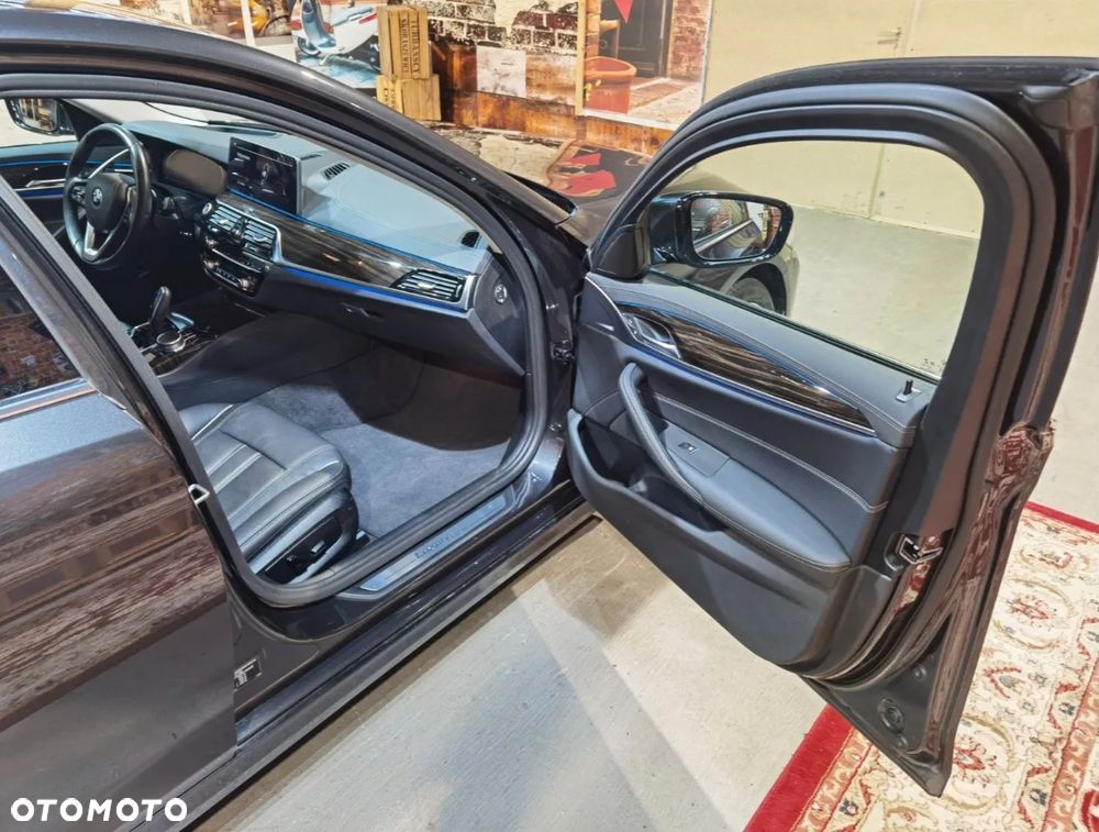 BMW Seria 5 530d xDrive Luxury Line - 9