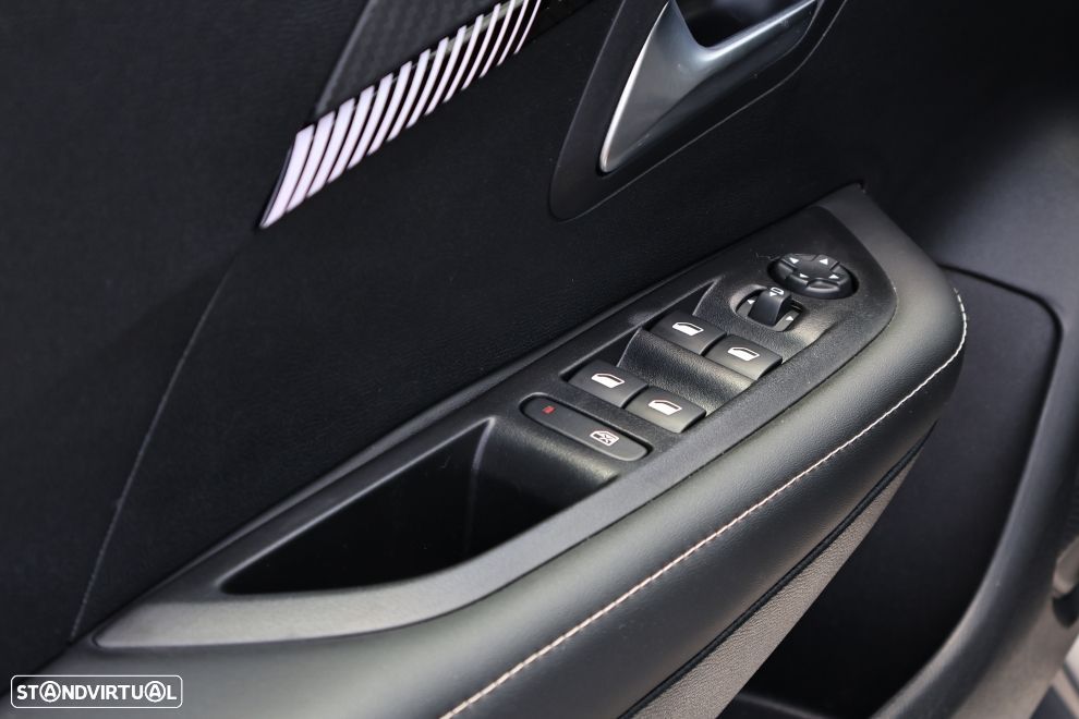 Peugeot 208 1.2 PureTech Allure - 15