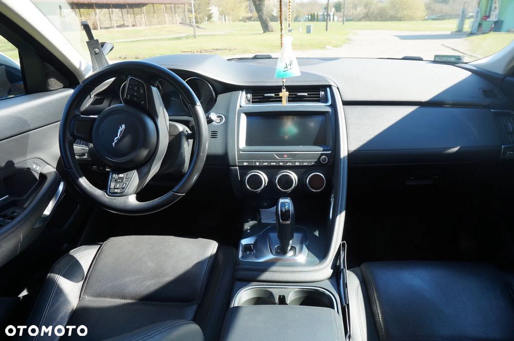 Jaguar E-Pace P250 AWD R-Dynamic S - 8