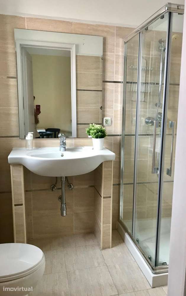 Quarto - localizado em Roma-Areeiro Lisbon - Grande imagem: 4/16
