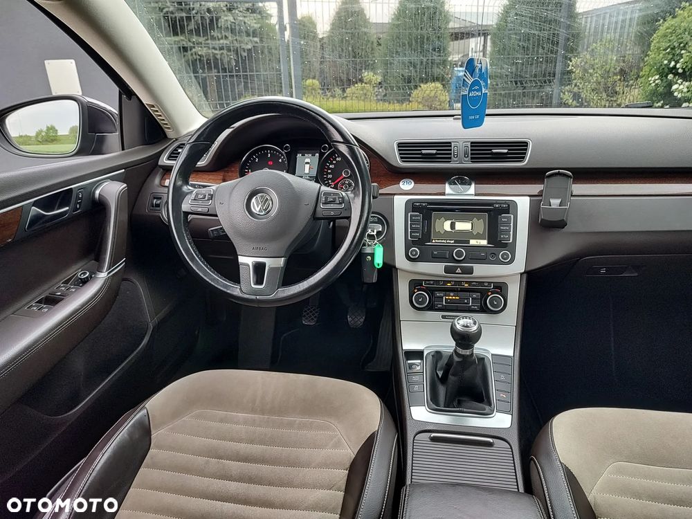 Volkswagen Passat 2.0 Blue TDI SCR Highline - 8