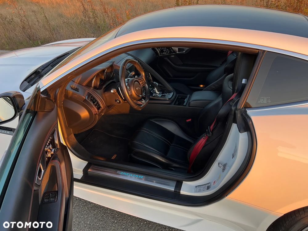 Jaguar F-Type R Coupe AWD - 11