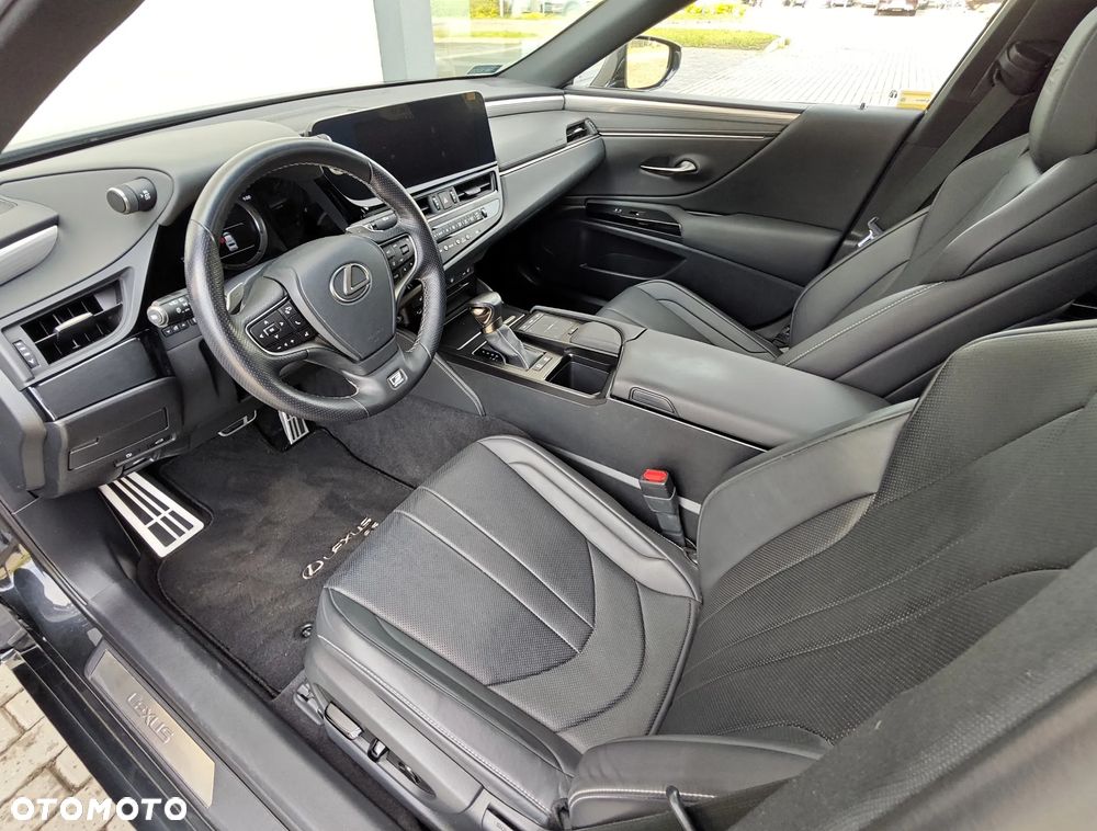 Lexus ES 300h F Sport Edition - 3