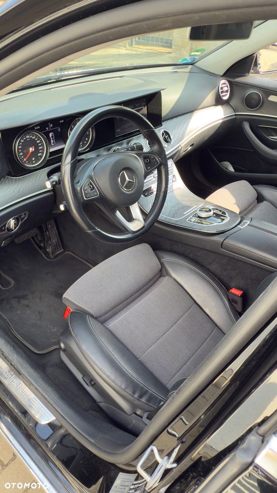 Mercedes-Benz Klasa E 200 4-Matic 9G-TRONIC - 11