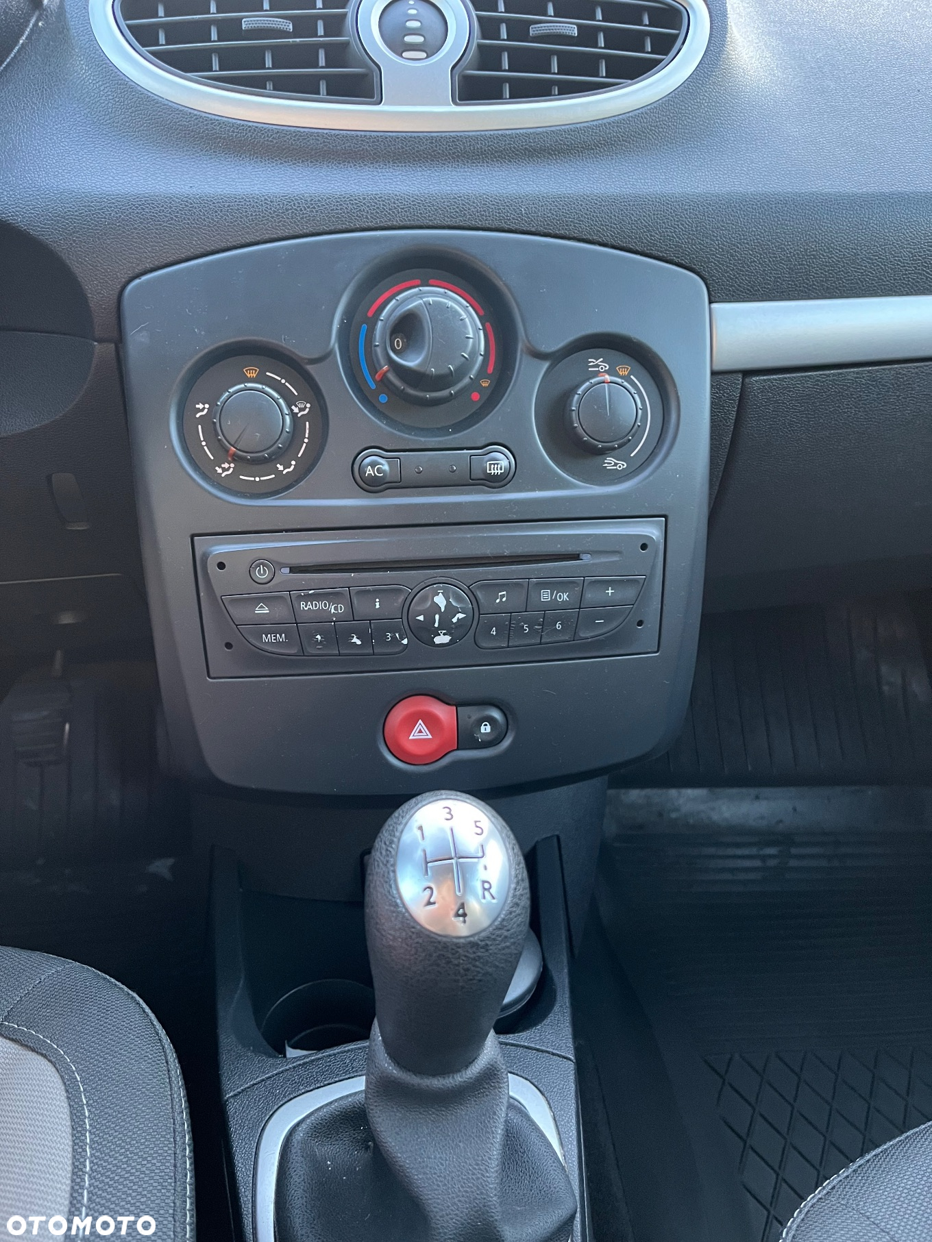 Renault Clio 1.2 16V Authentique - 27