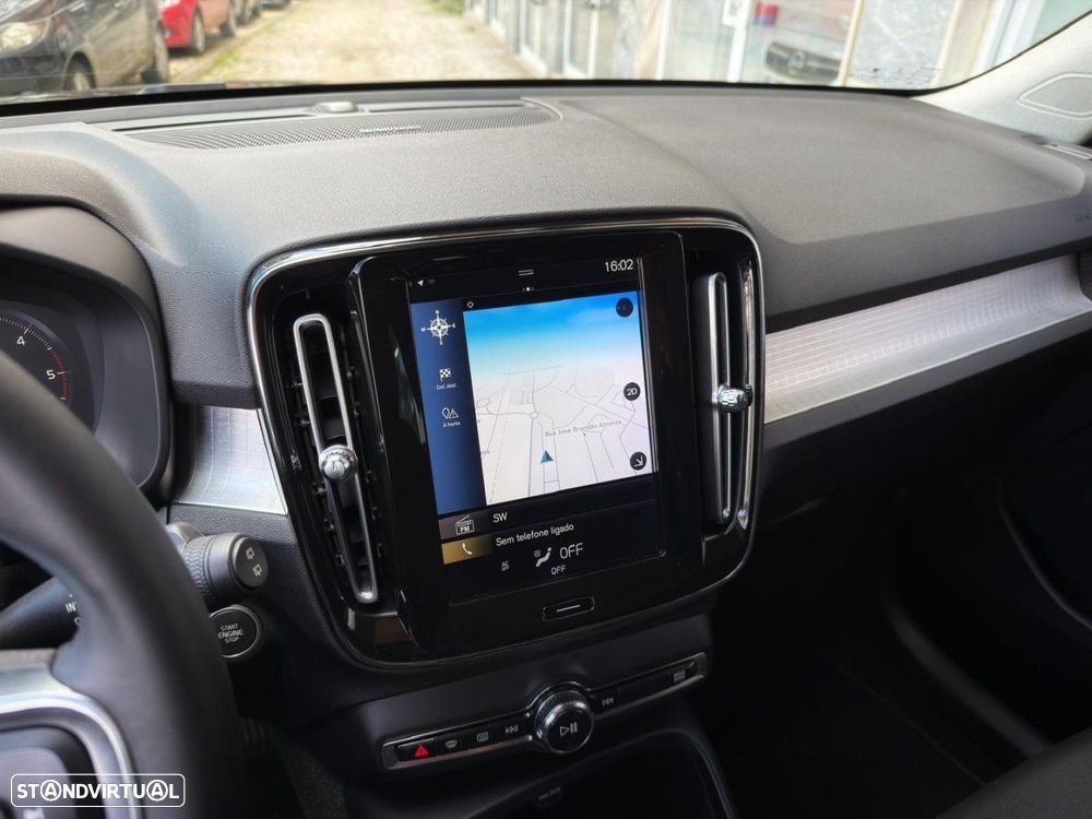 Volvo XC 40 2.0 D3 Momentum Plus - 22