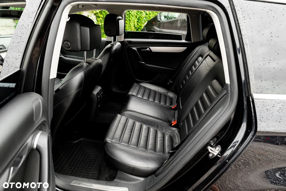 Volkswagen Passat Variant 2.0 TSI Highline - 23