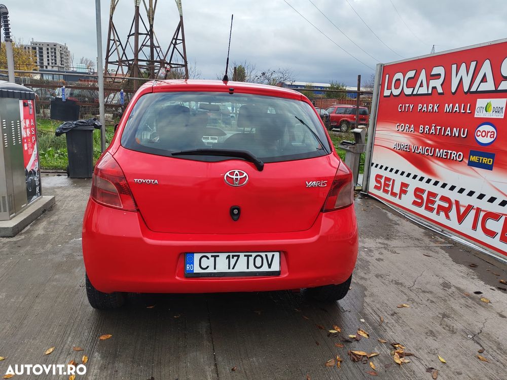 Toyota Yaris 1.3 Aut Luna - 5