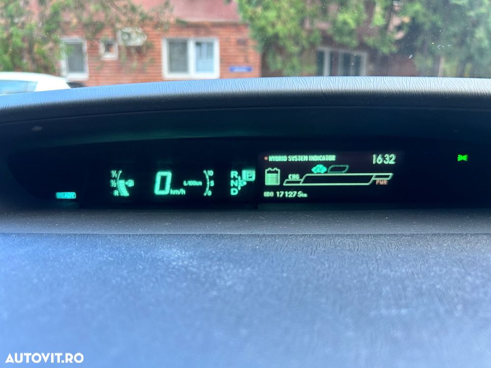 Toyota Prius (Hybrid) Comfort - 16