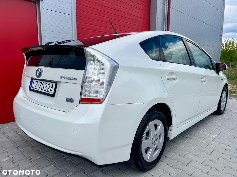 Toyota Prius (Hybrid) Executive - 4