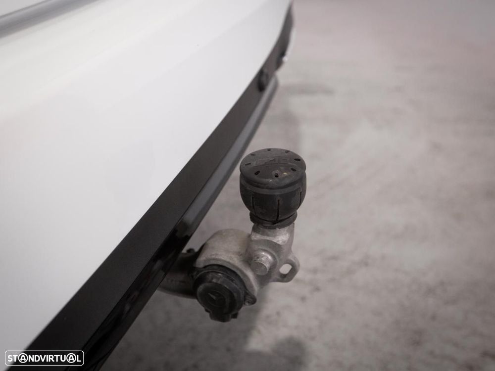 Mercedes-Benz E 300 de 4Matic T 9G-TRONIC AMG Line - 17