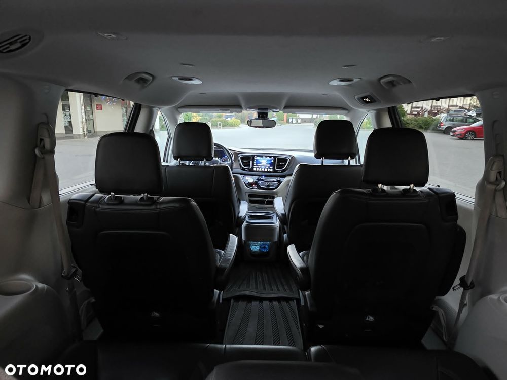 Chrysler Pacifica - 14