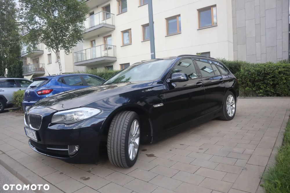 BMW Seria 5 528i xDrive Sport-Aut - 11