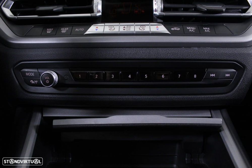 BMW 330 e Touring Auto - 30