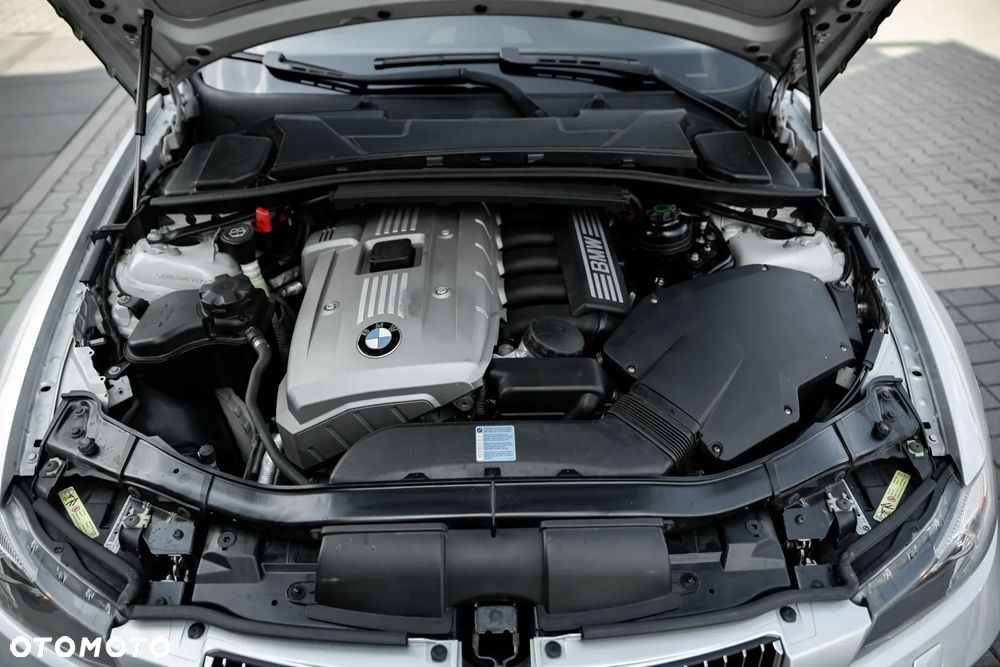 BMW Seria 3 330i - 40