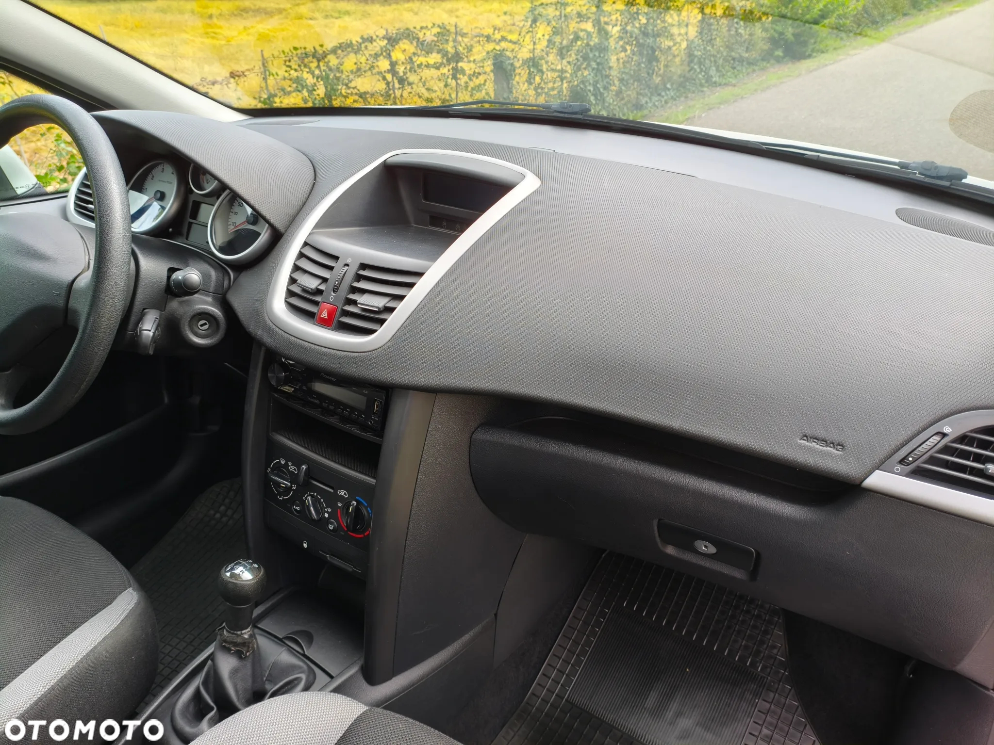 Peugeot 207 - 15
