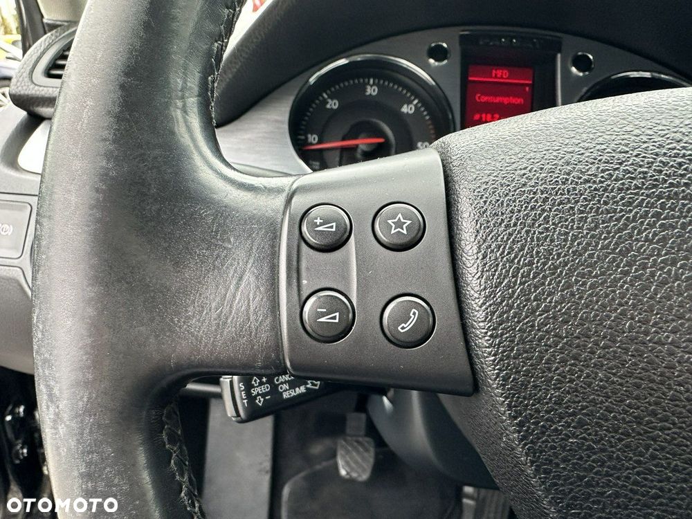 Volkswagen Passat - 22