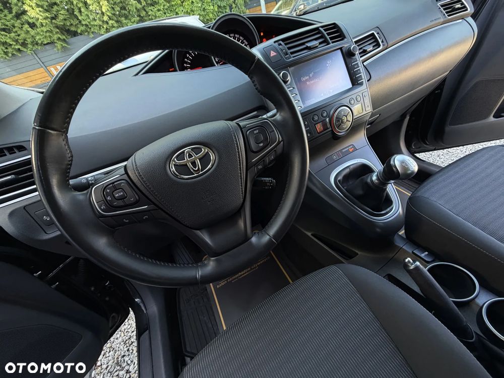 Toyota Verso 1.8 Prestige 7os - 28