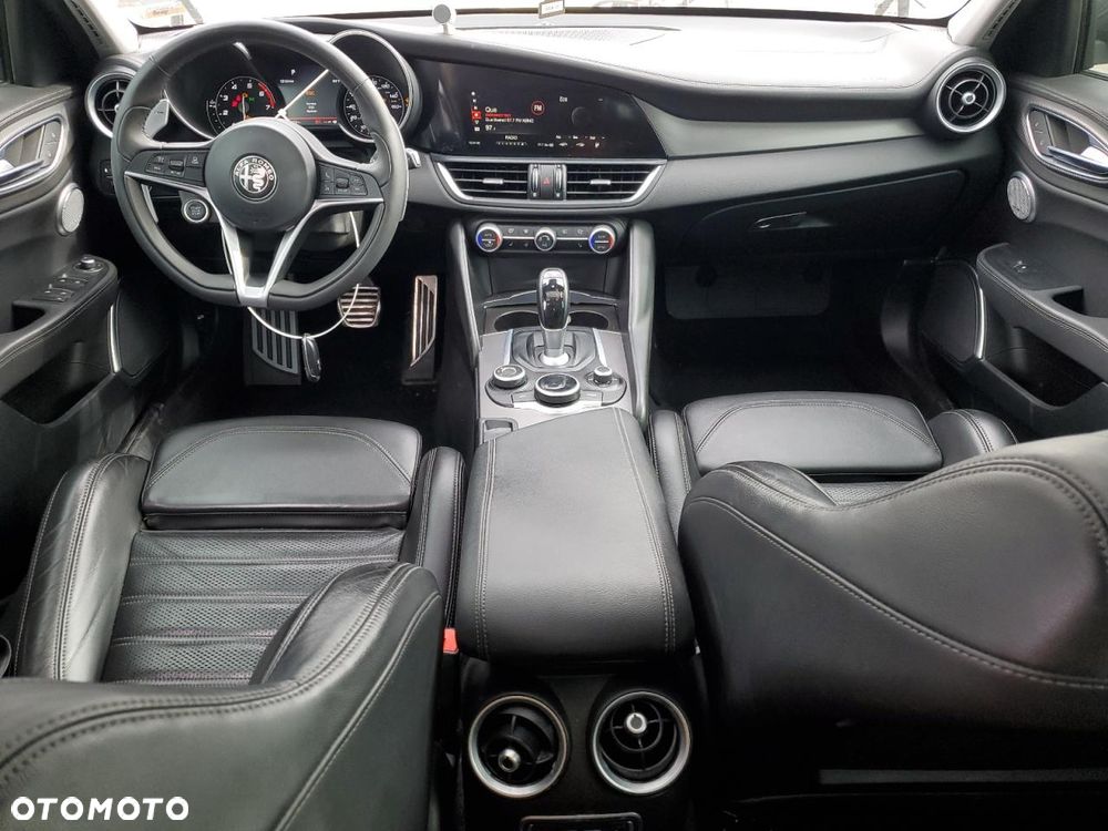 Alfa Romeo Giulia - 8