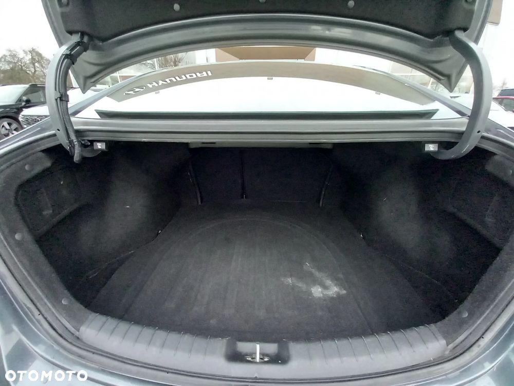 Hyundai Elantra 1.6 CRDi BlueDrive Style DCT - 27