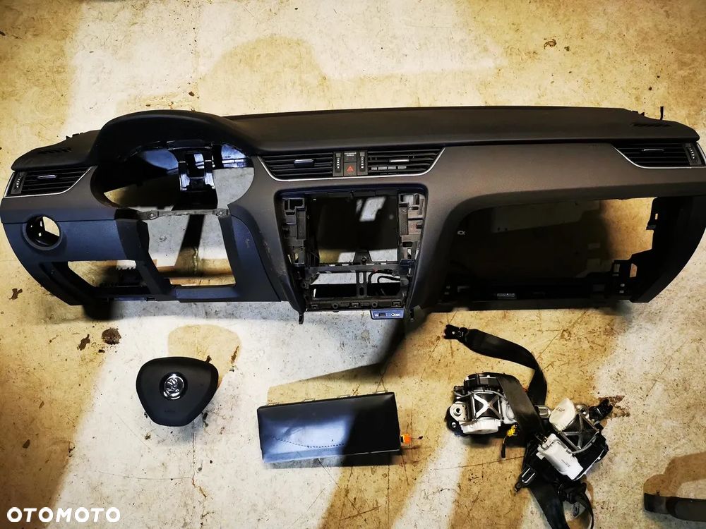 Skoda octavia III DESKA ROZDZIELCZA konsola kokpit pulpit poduszki airbag pasy KOMPLET ORYGINALNY  GDYNIA - 1