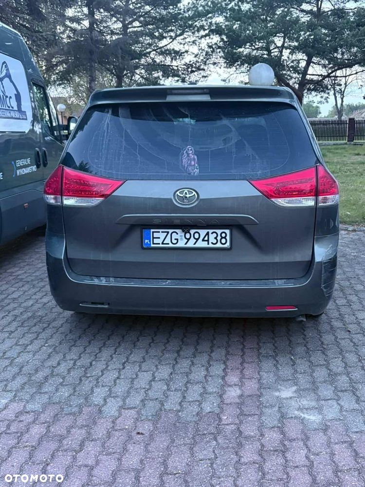 Toyota Sienna 3.5 LE AWD - 1