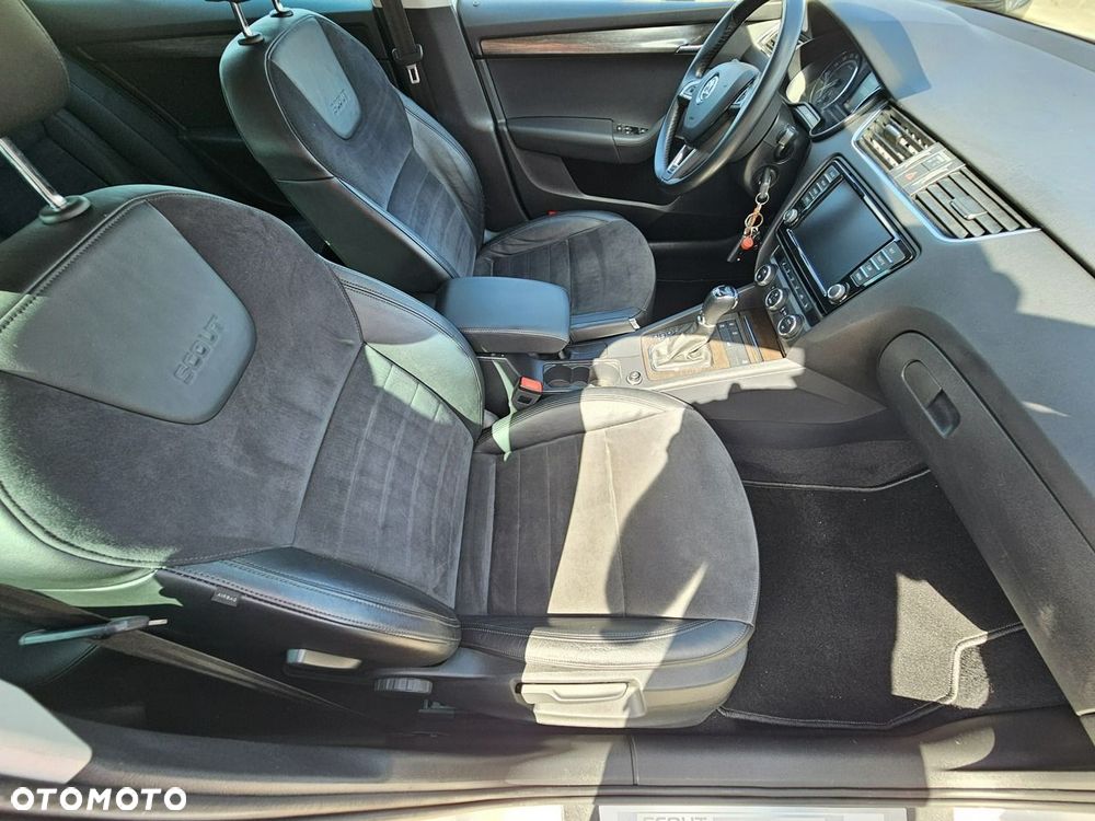 Skoda Octavia 2.0 TDI 4x4 DSG Scout - 35