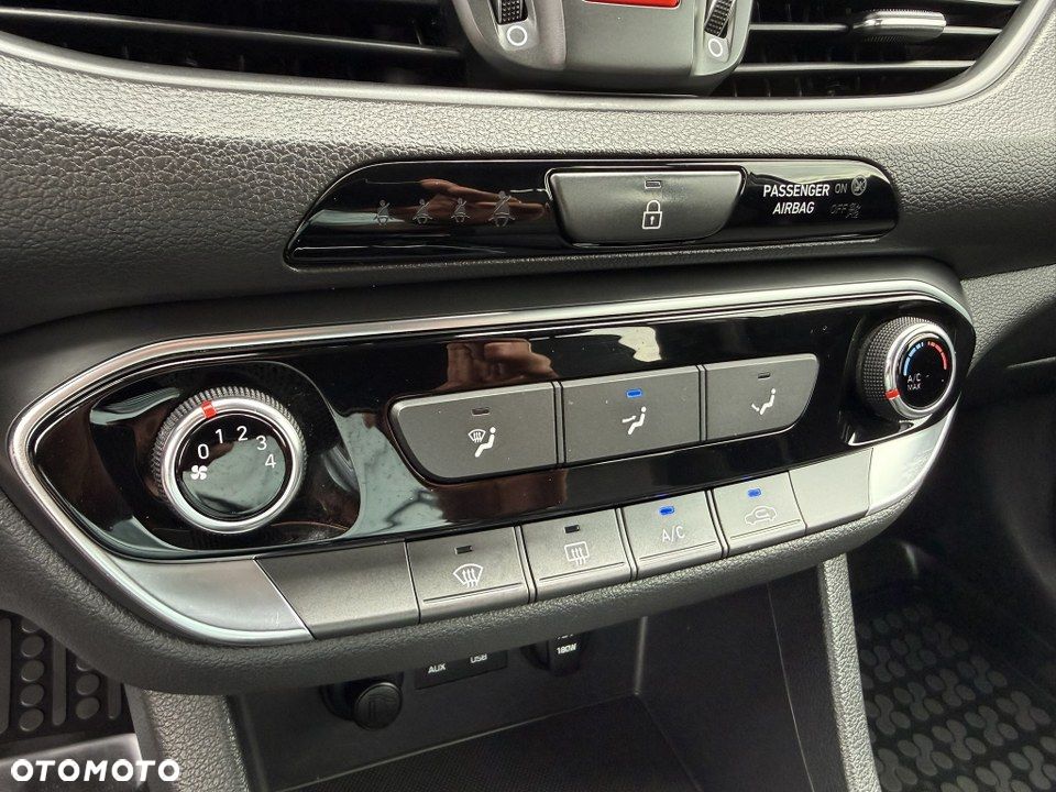 Hyundai i30 1.4 Passion Plus - 24