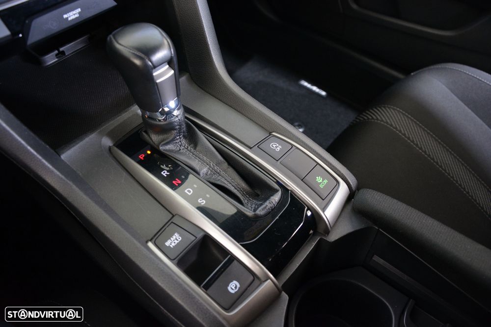 Honda Civic 1.0 i-VTEC Executive Premium CVT - 18