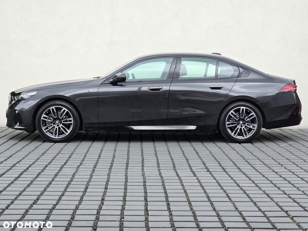BMW Seria 5 520d xDrive mHEV M Sport - 2