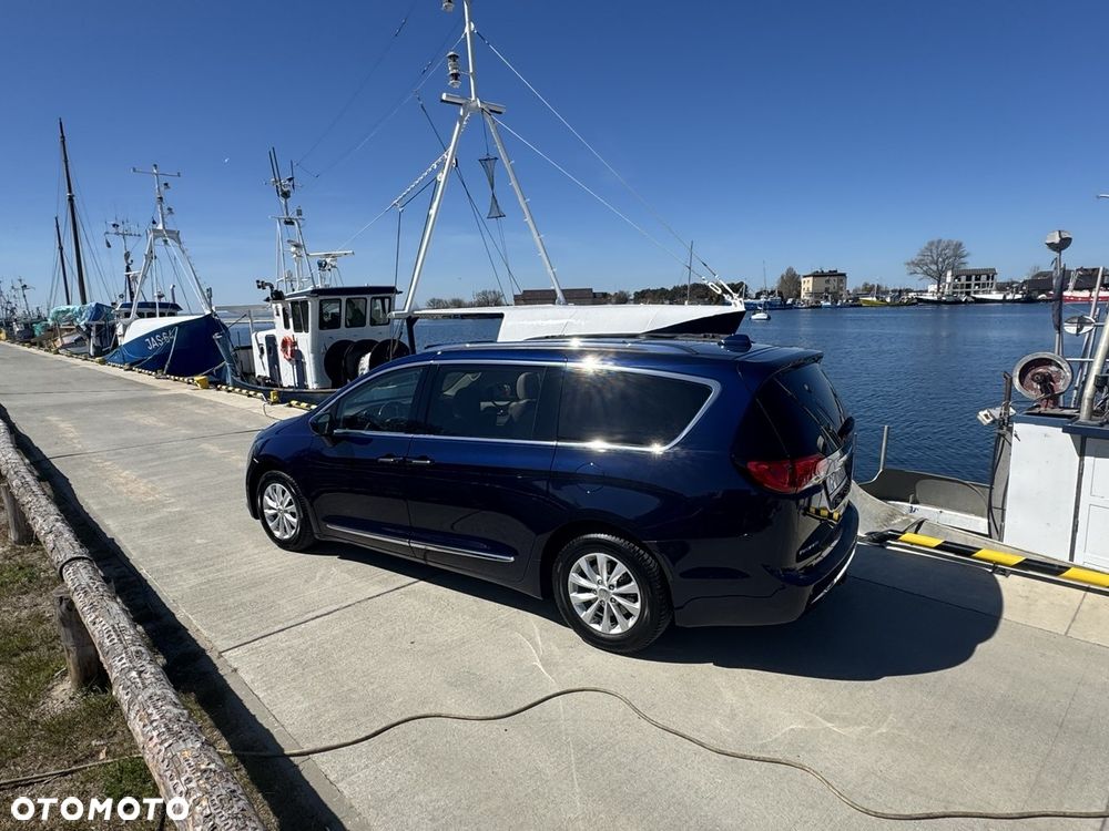 Chrysler Pacifica - 3