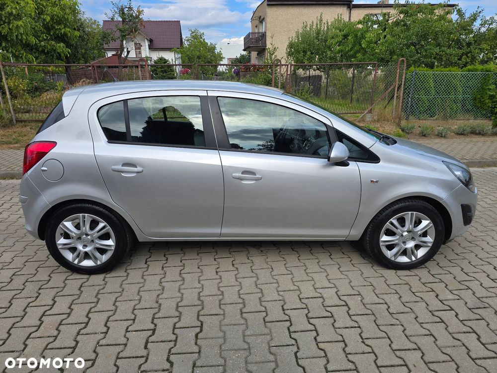 Opel Corsa 1.2 16V Essentia - 4