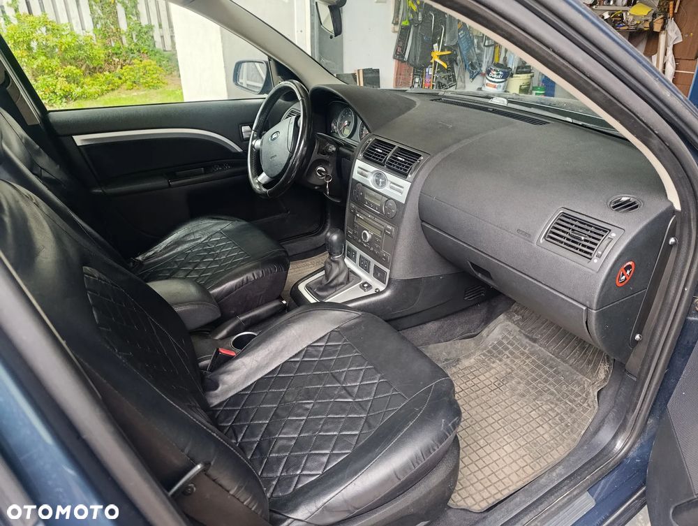 Ford Mondeo 1.8 Ambiente - 19