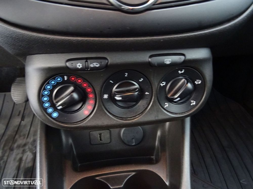 Opel Corsa Outro - 12